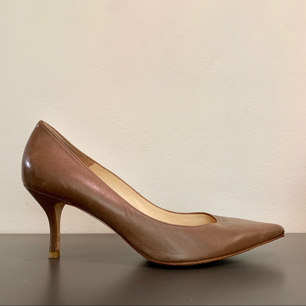 Taupe leather pointed heel